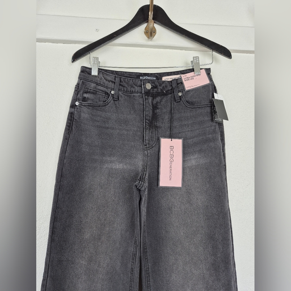99% Cotton Jeans High Rise Wide Leg With Rivet Embelishments By BCBG - Picture 3 of 8